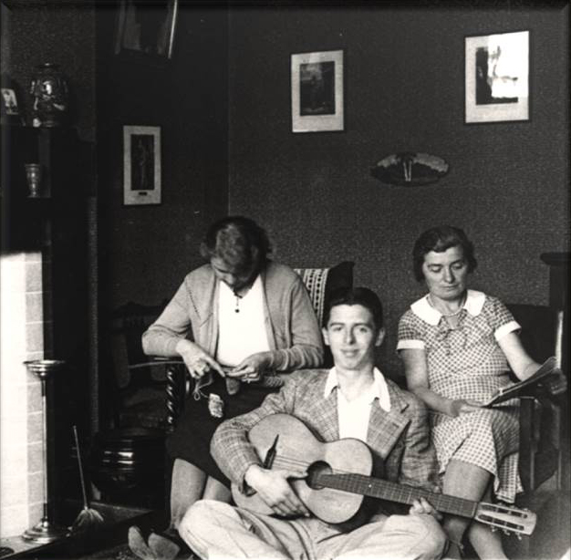 Playing guitar, knotting 1930s. Leisure at home.