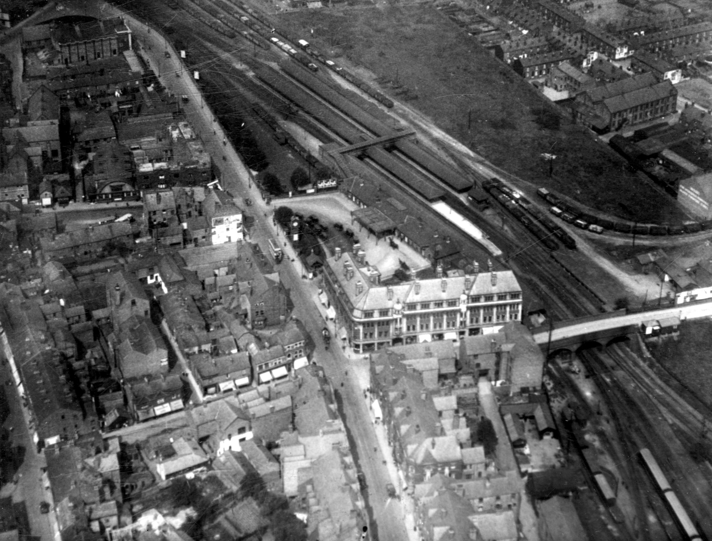 Altrincham railway station, gas works, Stamford New Rd 1928