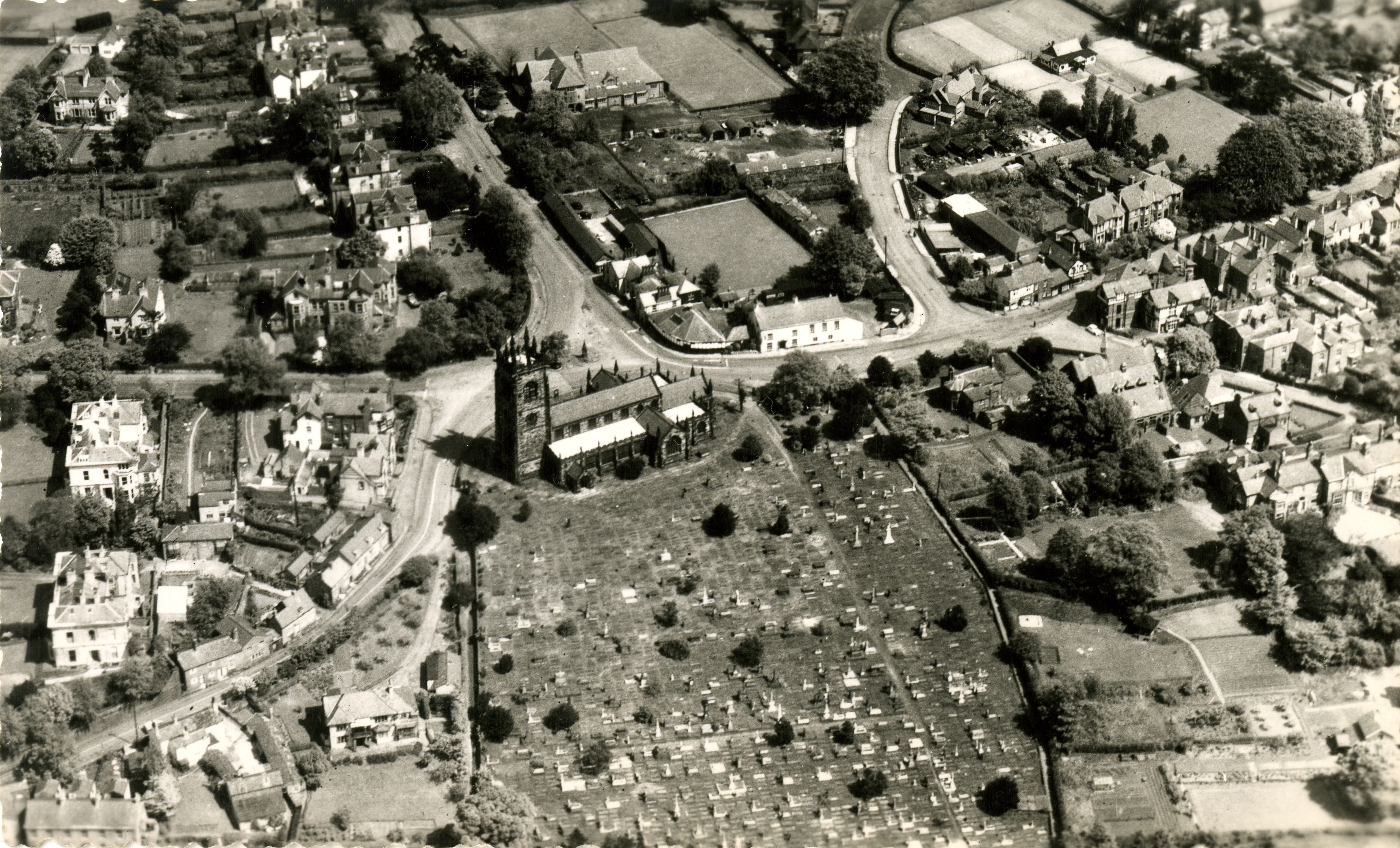 Bowdon churchyard, Church Brow 1949 Aerofilms