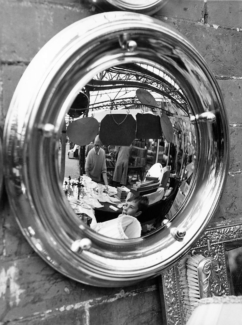 Mirror reflection